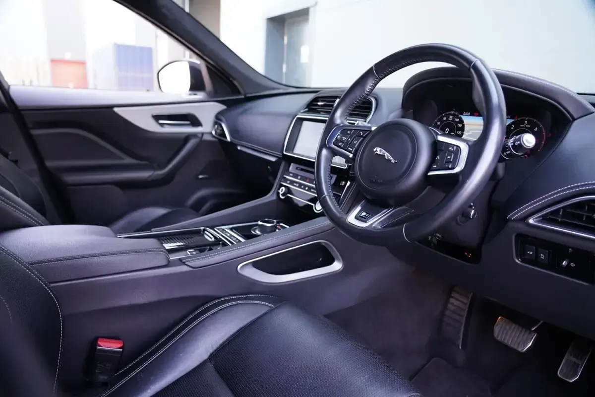 Used Jaguar F-Pace R-Sport 240 HP (176 kW) 2019 White SUV