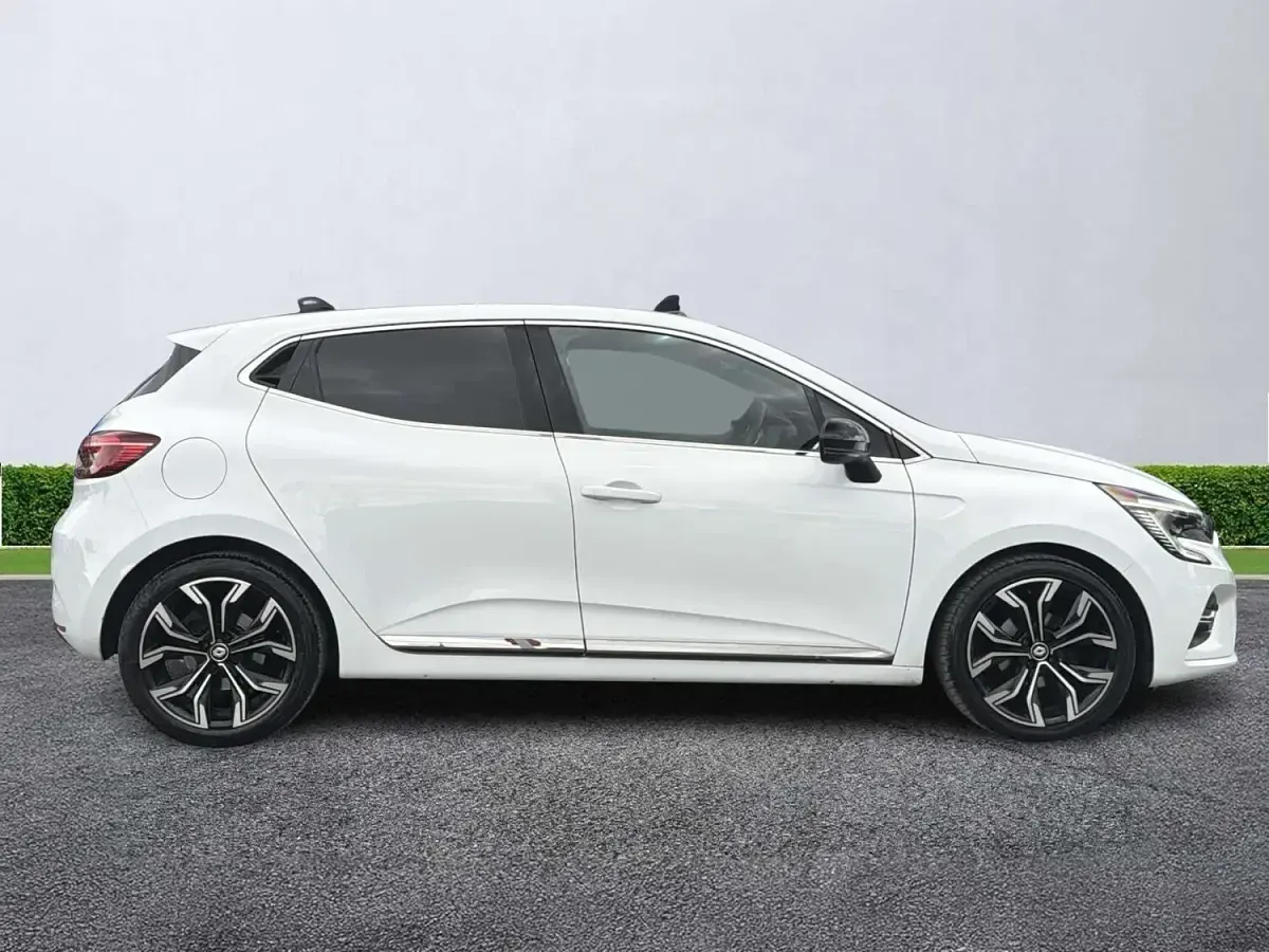 Used Renault Clio Techno 90 HP (66 kW) 2023 White Hatchback