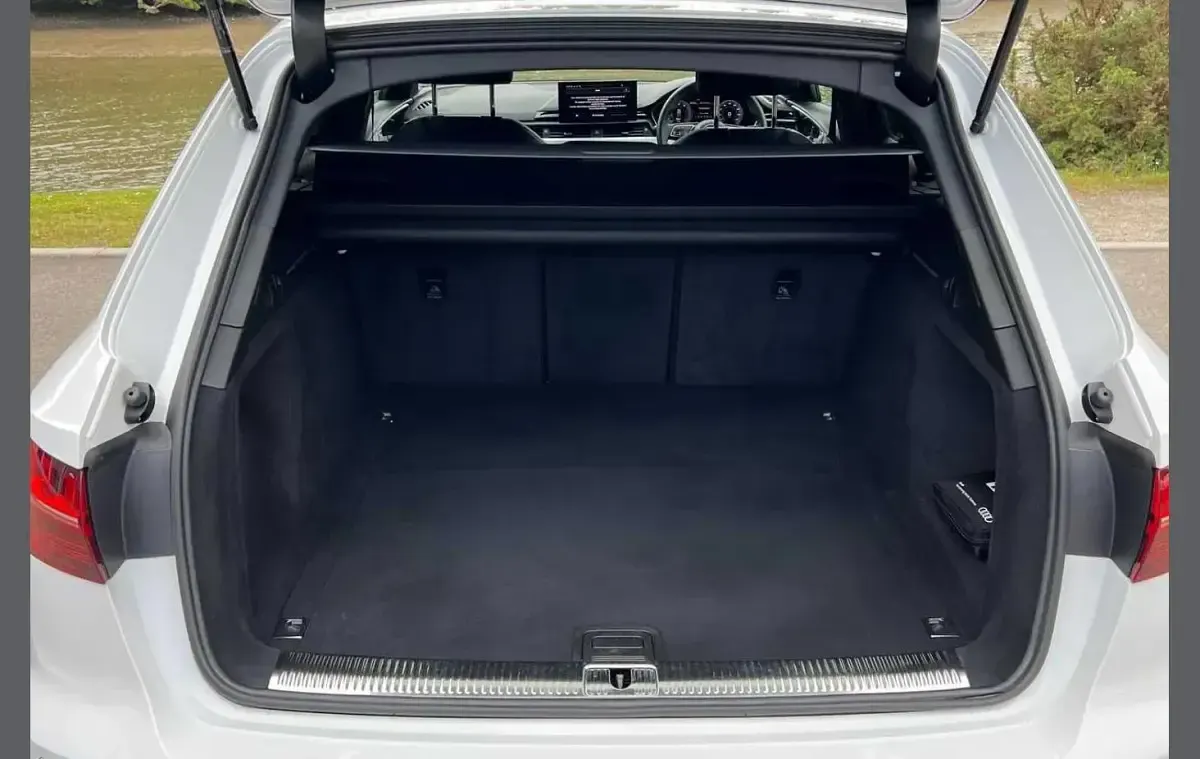 Used Audi A4 S-Line 200 HP (147 kW) 2024 White Estate