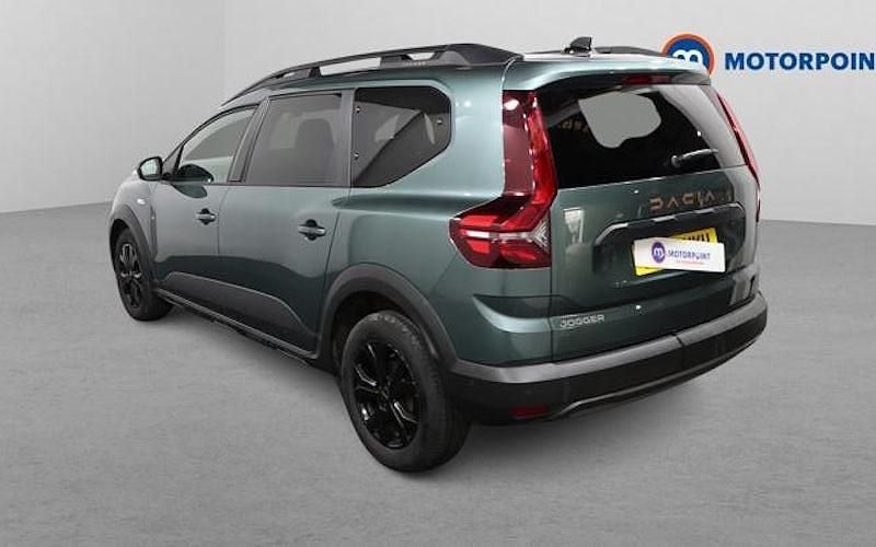 Used Dacia Jogger Extreme 110 HP (80 kW) 2024 Green MPV