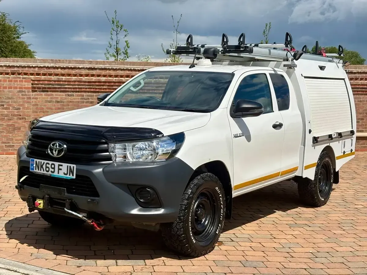 Used Toyota HiLux Active 150 HP (110 kW) 2020 White Pickup