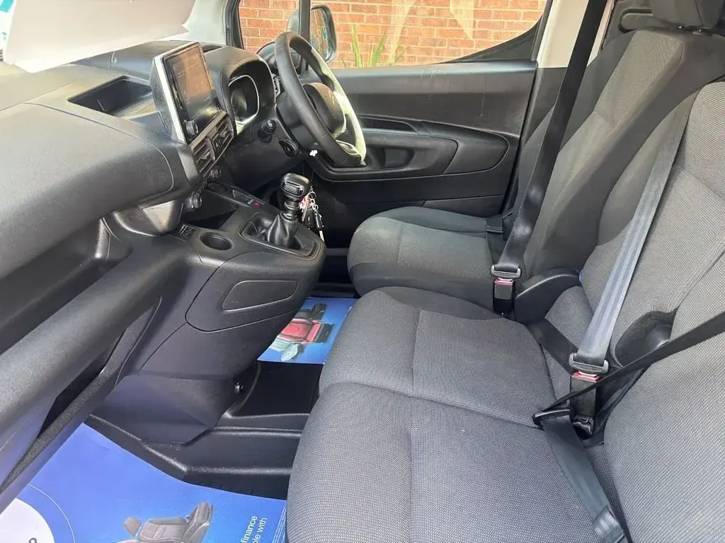 Gebraucht Citroën Berlingo 100 PS (73 kW) 2023 Weiß Van / Kleinbus
