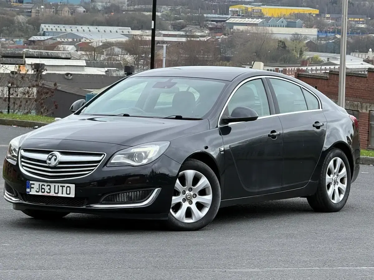 Used Vauxhall Insignia 140 HP (102 kW) 2013 Black Hatchback