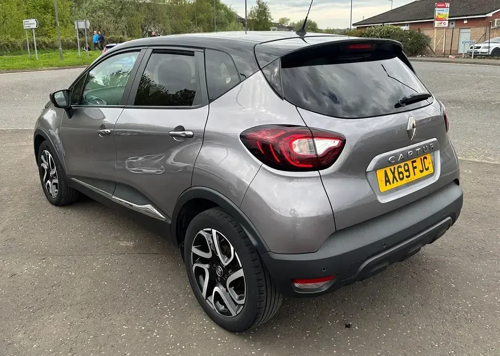 Used Renault Captur Iconic 90 HP (66 kW) 2020 Grey SUV