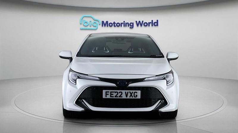 Used Toyota Corolla 122 HP (89 kW) 2022 White Hatchback