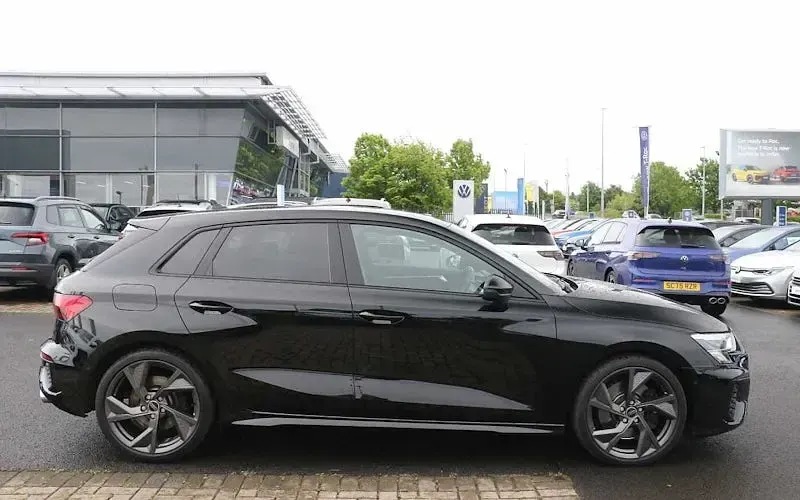 Usado Audi S3 Sportback Black Edition 310 HP (228 kW) 2023 Preto Citadino
