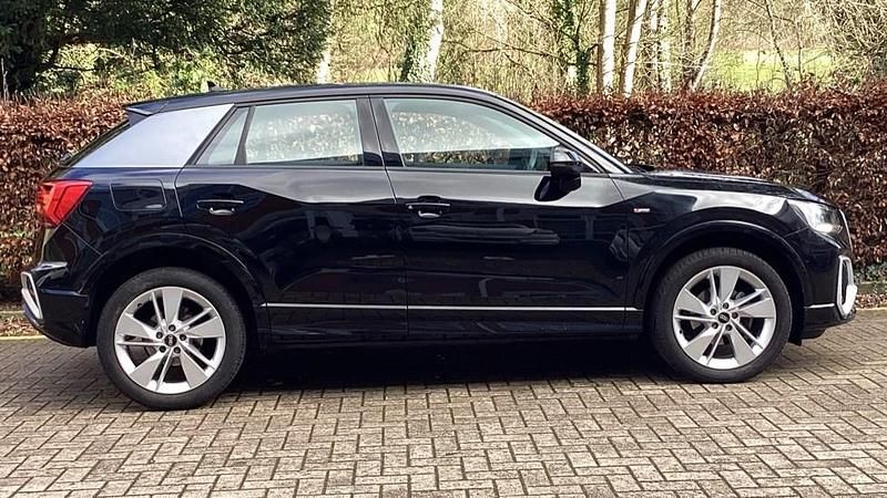 Begagnad Audi Q2 S-Line 2022 Svart SUV