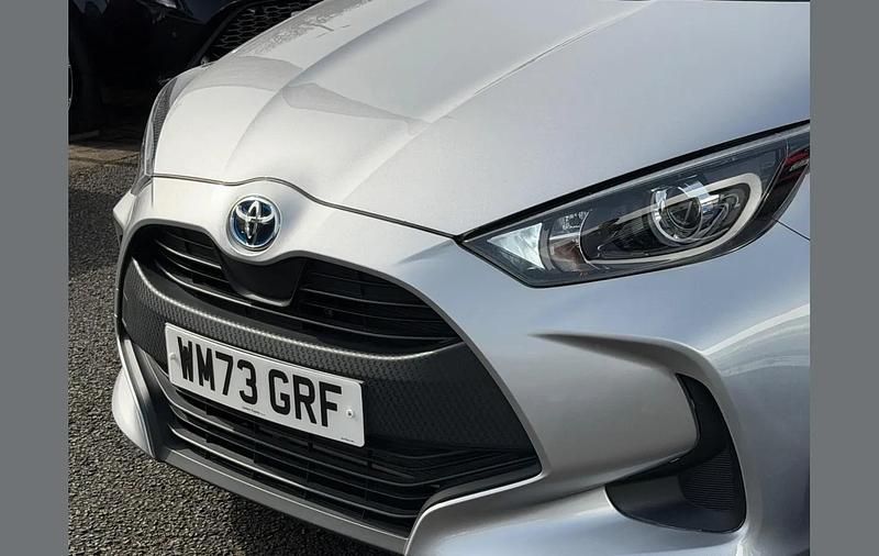 Used Toyota Yaris Hybrid 113 HP (83 kW) 2023 Silver Hatchback