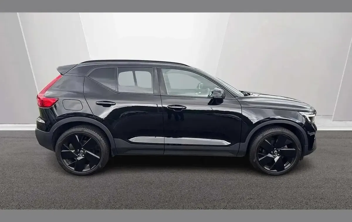 Used Volvo XC40 Plus 161 HP (118 kW) 2025 Black SUV