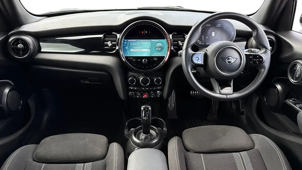 Used Mini Cooper Hatch 134 HP (98 kW) 2023 Silver Hatchback