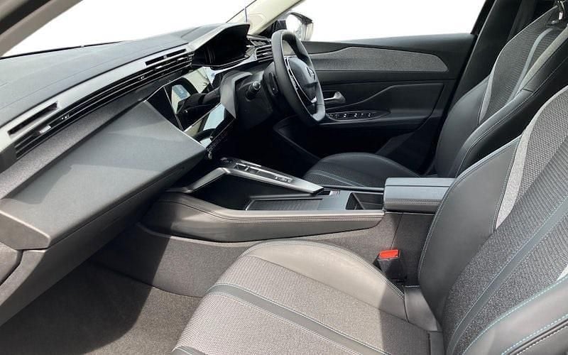 Second-hand Peugeot 308 Allure Premium 131 CP (96 kW) 2022 Negru Hatchback