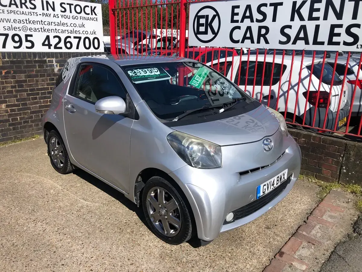 Used Toyota iQ 68 HP (50 kW) 2014 Silver Hatchback