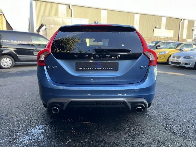 Usado Volvo V60 R-Design 181 CV (133 kW) 2015 Azul Familiar