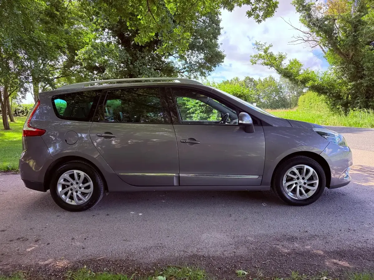 Used Renault Grand Scénic Dynamique 2015 Grey MPV