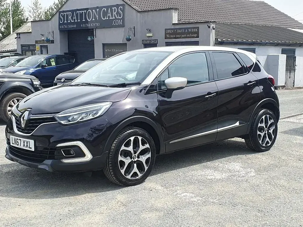 Used Renault Captur Signature S 108 HP (79 kW) 2017 Mauve/silver SUV