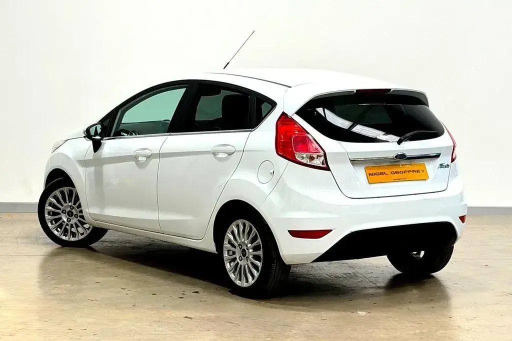Used Ford Fiesta Titanium 2013 White Hatchback