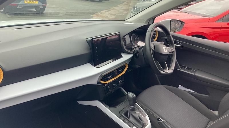 Used Seat Arona SE Technology 110 HP (80 kW) 2022 White SUV