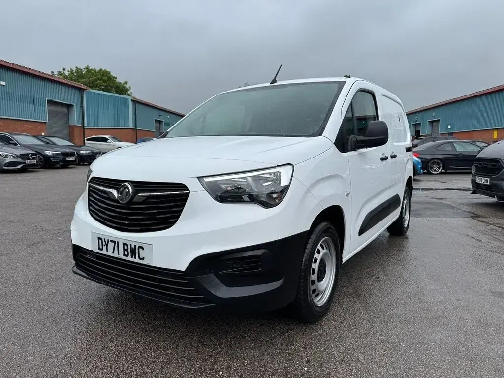 Used Vauxhall Combo 100 HP (73 kW) 2021 White MPV