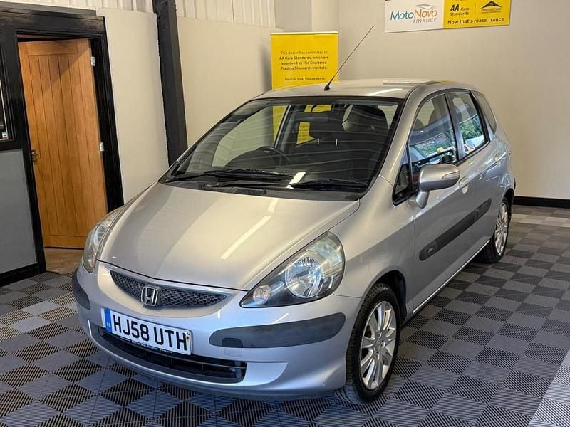 Silver Used 2008 Honda Jazz SE Hatchback | £995 (Good price) - Image 1/4