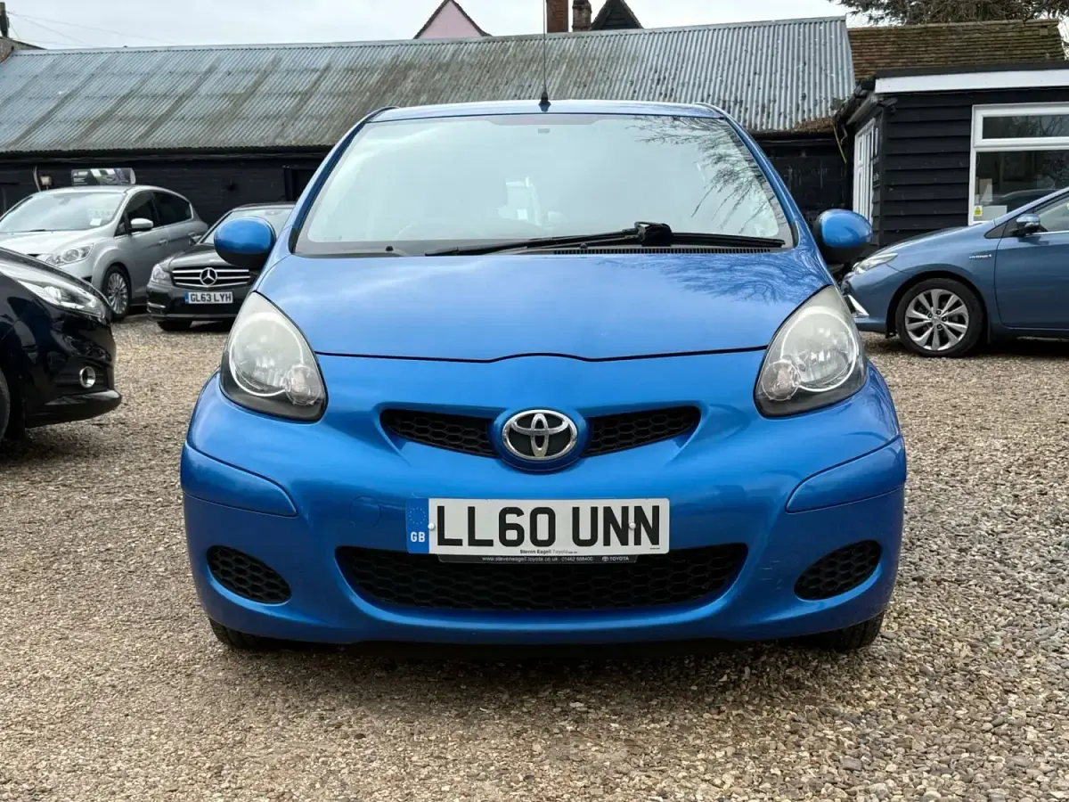 Begagnad Toyota Aygo 67 HK (49 kW) 2010 Blå Halvkombi