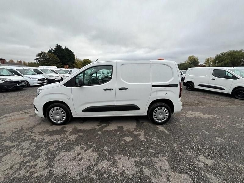Used Vauxhall Combo Sportive 100 HP (73 kW) 2020 White MPV