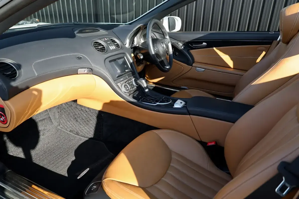 Used Mercedes SL350 2011 White Cabriolet