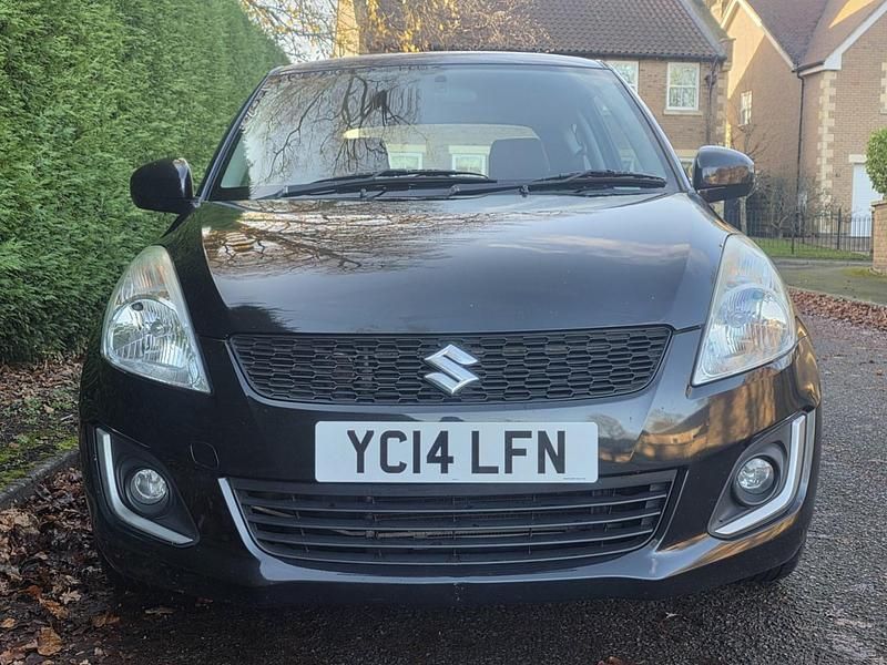 Usado Suzuki Swift SZ3 94 HP (69 kW) 2014 Preto Citadino