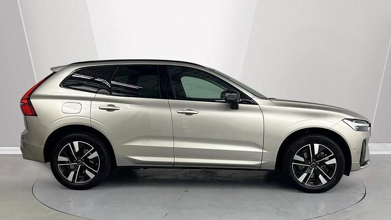 Used Volvo XC60 Plus 247 HP (181 kW) 2025 Gold SUV