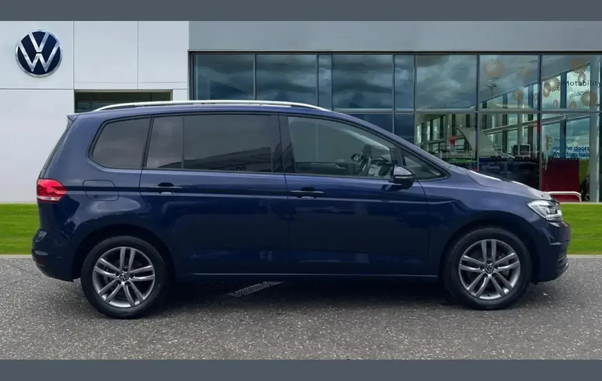 Used VW Touran Match 150 HP (110 kW) 2025 Blue MPV