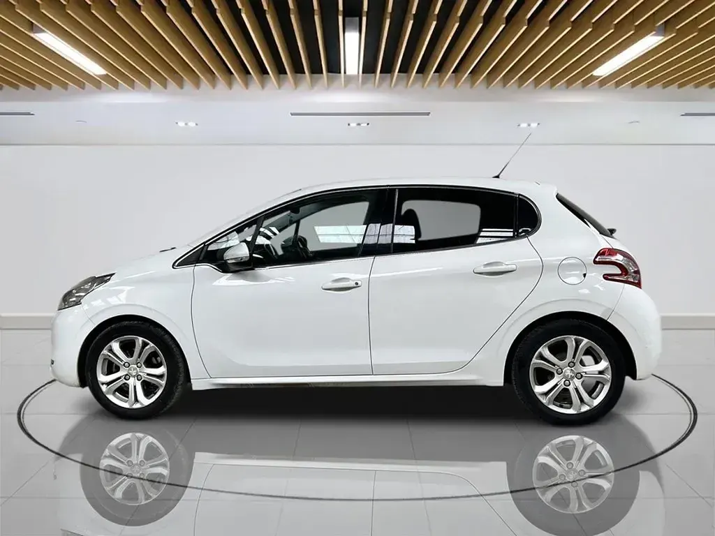 Usado Peugeot 208 Allure 82 HP (60 kW) 2014 Citadino