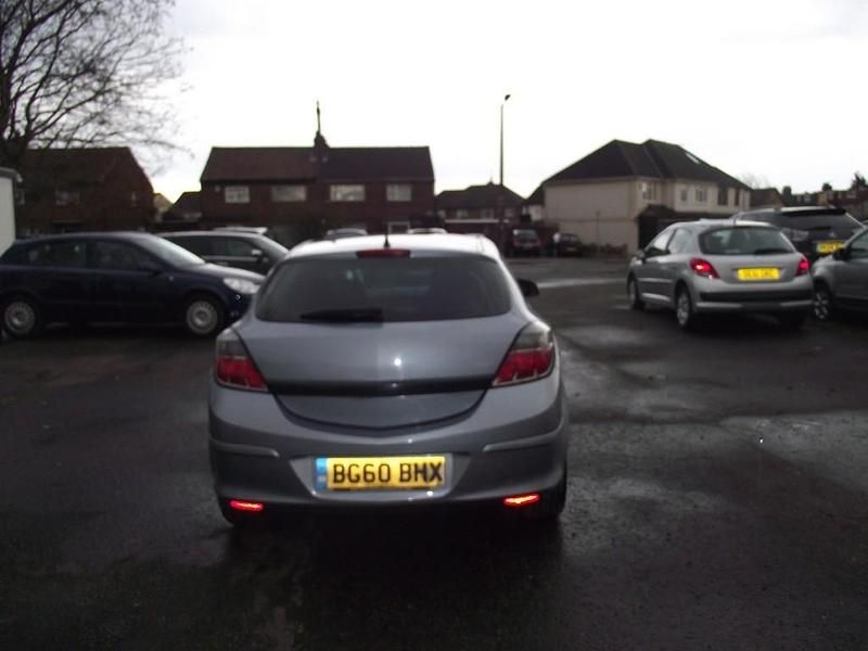 Second-hand Vauxhall Astra Sport 89 CP (65 kW) 2010 Argintiu Hatchback