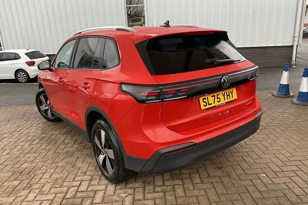 Used VW Tiguan Match 204 HP (150 kW) 2025 Red SUV