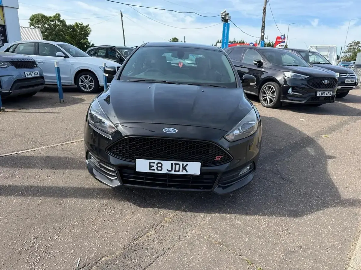 Used Ford Focus ST 250 HP (183 kW) 2017 Black Hatchback