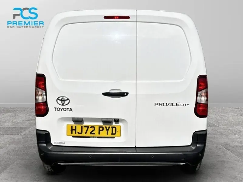 Usado Toyota Proace 2022 Branco Monovolume
