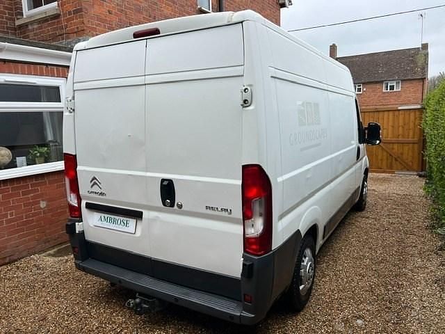 Usado Citroën Relay 130 HP (95 kW) 2016 Branco Van
