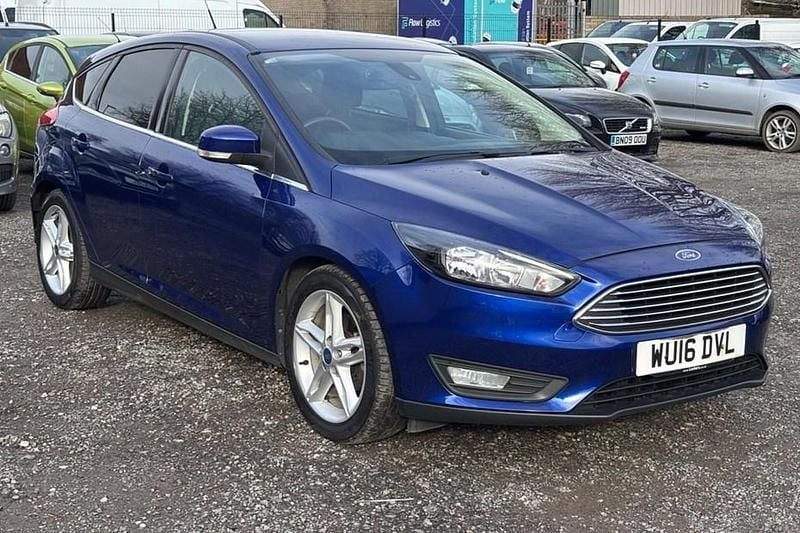 Used Ford Focus Zetec 125 HP (91 kW) 2016 Blue Hatchback