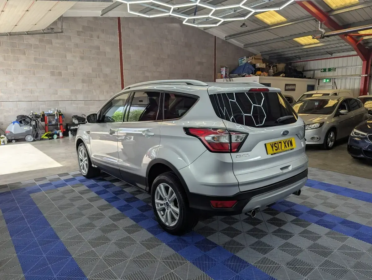 Used Ford Kuga Zetec 120 HP (88 kW) 2017 Silver SUV
