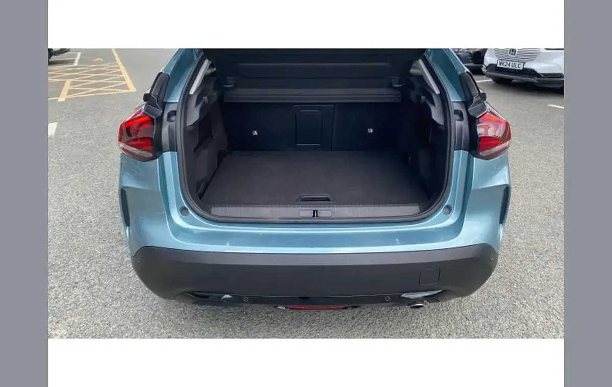 Used Citroën C4 Shine 131 HP (96 kW) 2023 Blue SUV