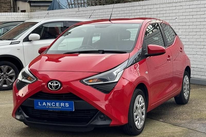 Used Toyota Aygo X-play 72 HP (52 kW) 2019 Red Hatchback