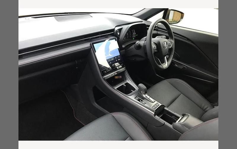 Used Lexus LBX 136 HP (100 kW) 2024 Yellow SUV