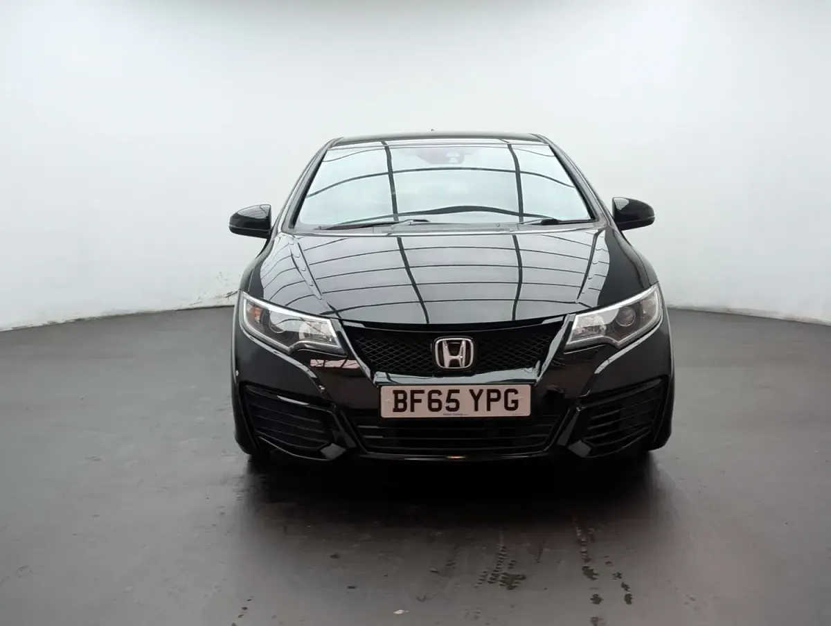 Begagnad Honda Civic S 120 HK (88 kW) 2015 Svart Halvkombi