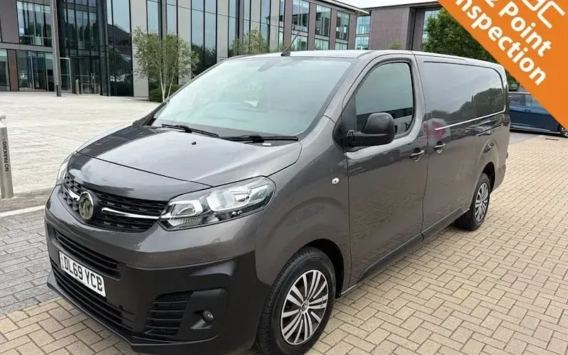 Used Vauxhall Vivaro 120 HP (88 kW) 2021 MPV