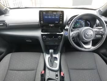 Used Toyota Yaris Hybrid Design 116 HP (85 kW) 2022 Black Estate