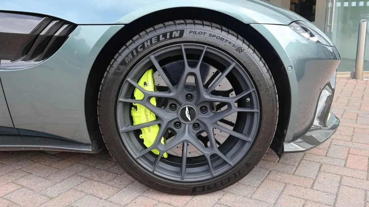 Used Aston Martin Vantage 2019 Green Coupe