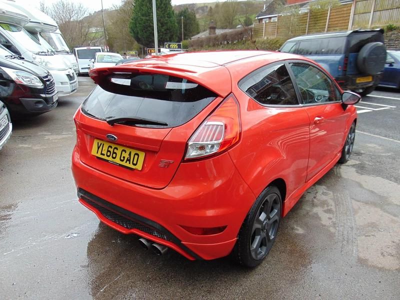 Used Ford Fiesta ST 182 HP (133 kW) 2017 Orange Hatchback
