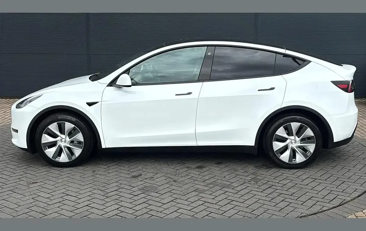 Used Tesla Model Y Long Range AWD 378 kW (514 HP) 2022 White SUV