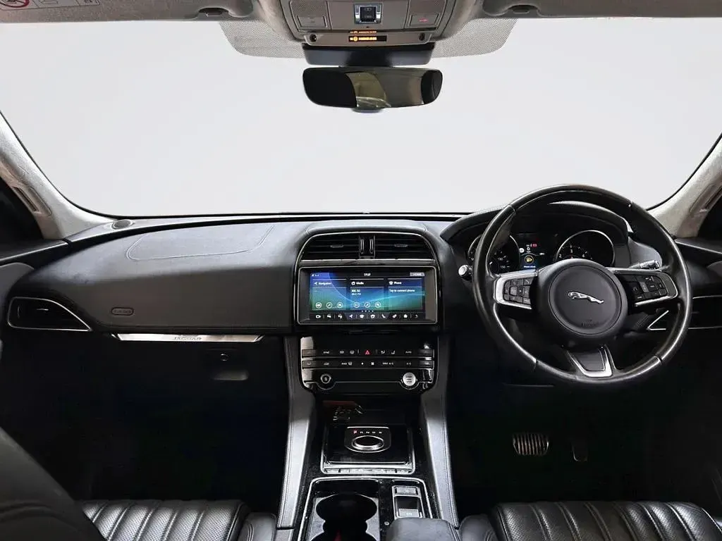 Used Jaguar F-Pace Portfolio 180 HP (132 kW) 2018 Blue SUV