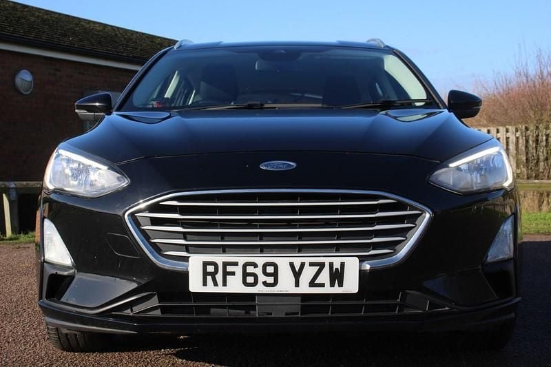 Used Ford Focus Zetec 95 HP (69 kW) 2019 Black Estate