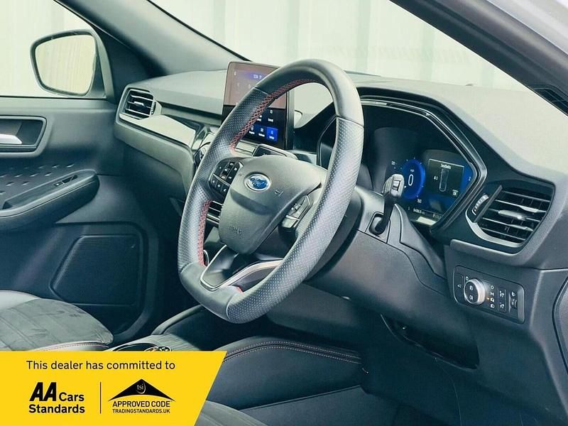 Usado Ford Kuga ST-Line 190 HP (139 kW) 2021 Branco SUV