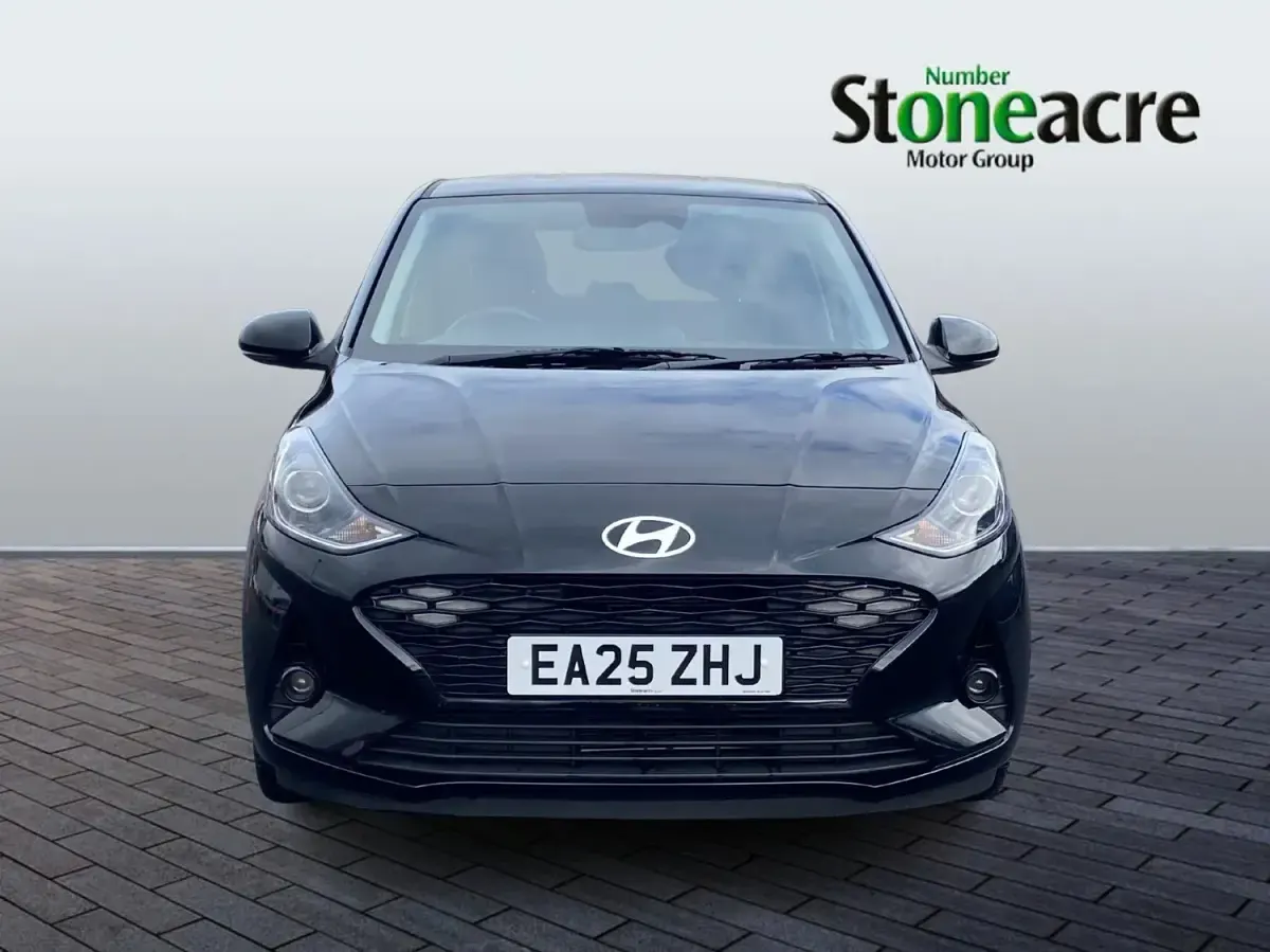 Gebraucht Hyundai i10 Premium 63 PS (46 kW) 2025 Schwarz Kleinwagen